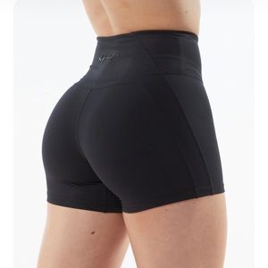 ✨SOLD✨Alphalete Pulse Surge Shorts 4” Size Medium